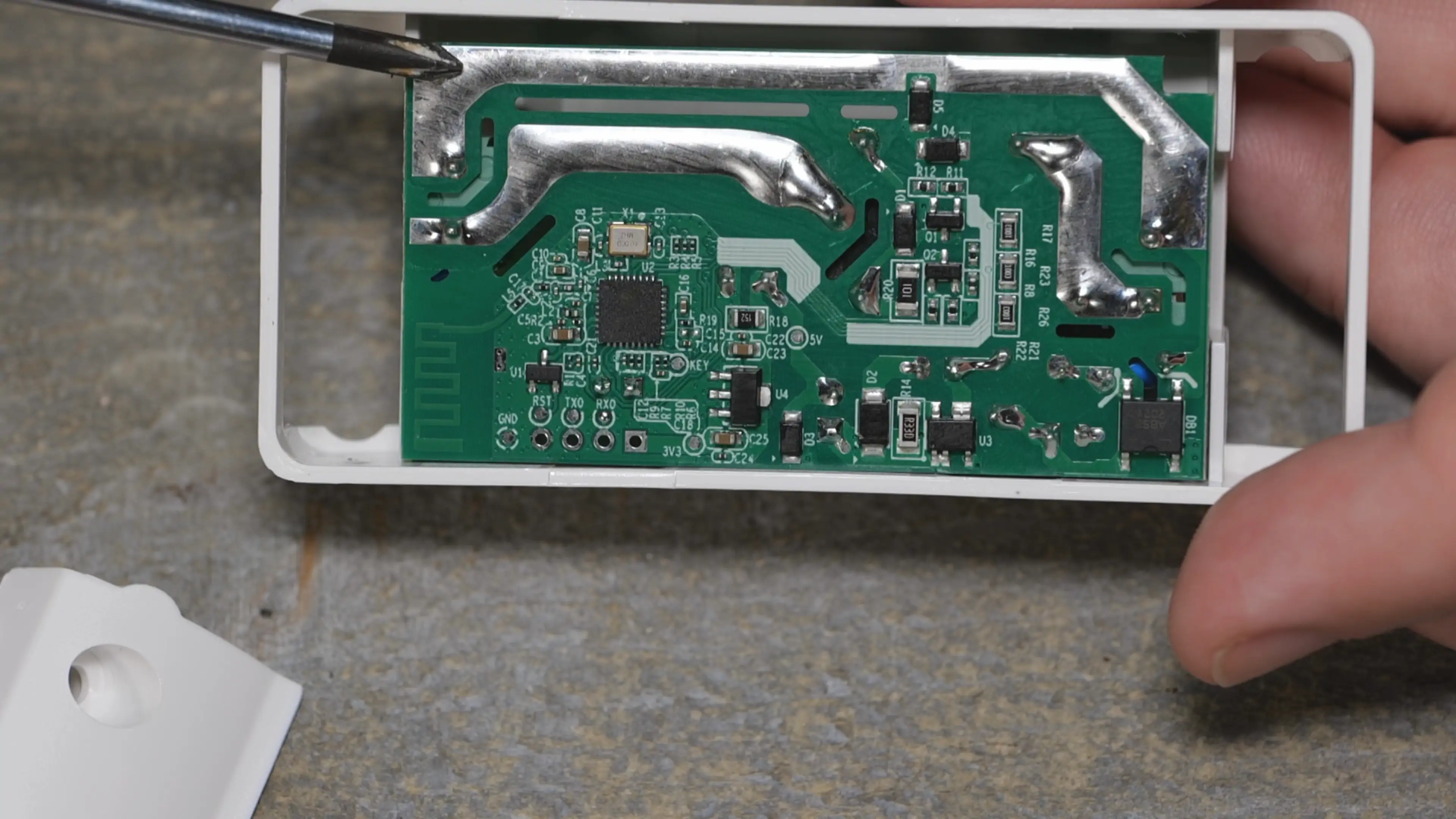 Sonoff BASIC R4 PCB rear alt text